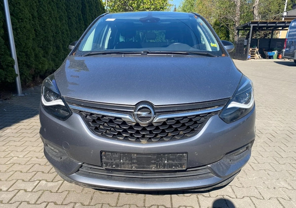 Opel Zafira cena 51045 przebieg: 196000, rok produkcji 2017 z Warszawa małe 154